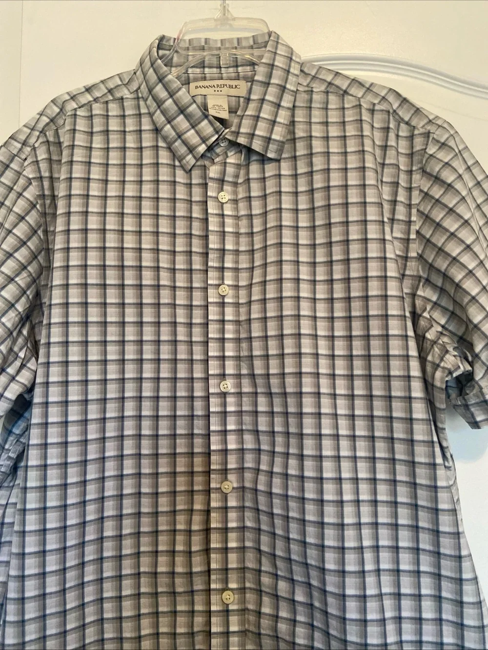 Banana Republic Gray Plaid Short-Sleeve Button-Down Shirt